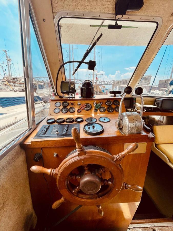 Hotel Stylish 80'S Fishing Boat à Sant Adrià de Besòs Extérieur photo